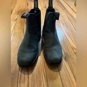 Blundstone Size 4/ Womens size 6 (Excellent Condition)